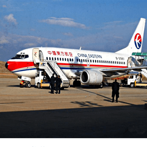 梅州空运公司航空快运业稳步发展的原因是什么？